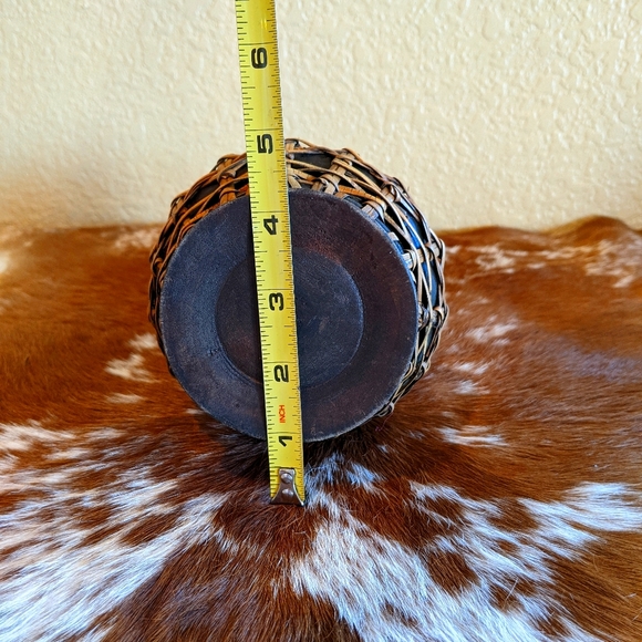Vintage 70's Wood Vase With Ratan Wicker Design - Picture 4 of 4